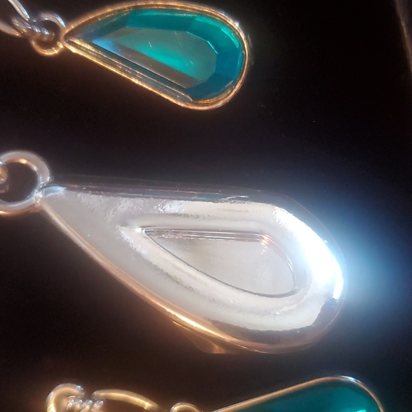 💧 Blue Teardrop Necklace & Earrings Set - Picture 2 of 2